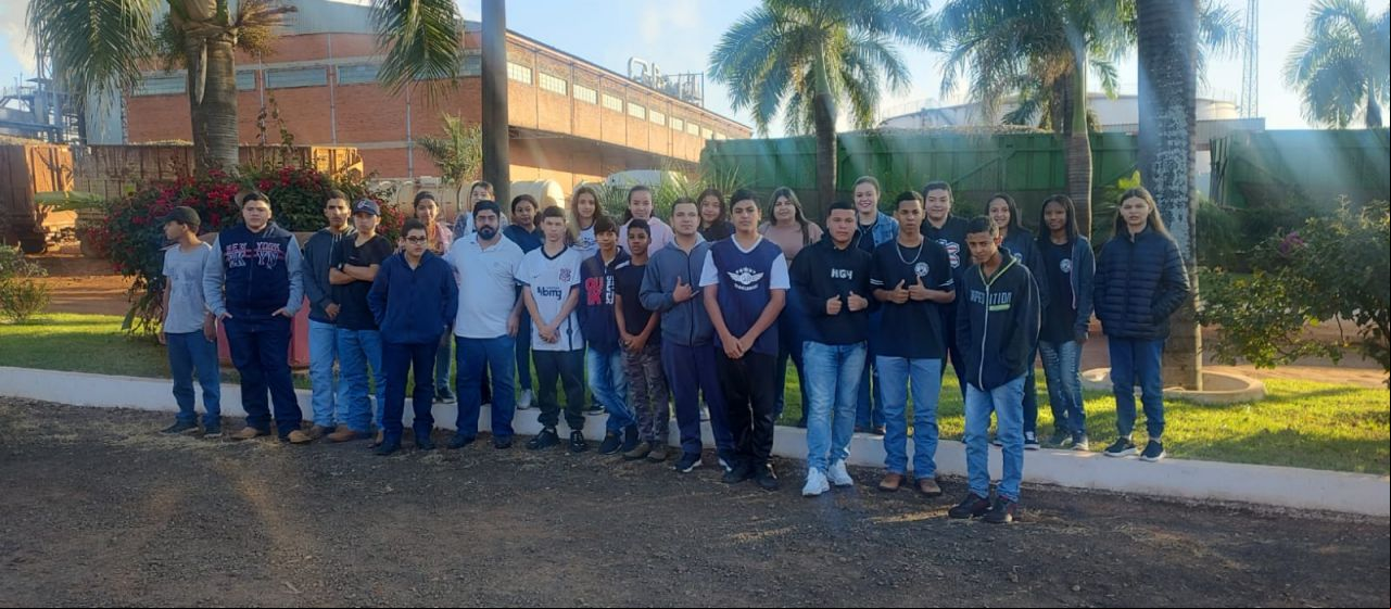 Visita da Escola E.E. José Zanovelli na unidade de Monte Aprazível